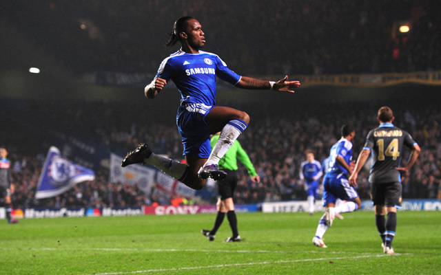Didier Drogba örül góljának a Chelsea-Napoli Bajnokok Ligája-nyolcaddöntő visszavágón 2012-ben.
