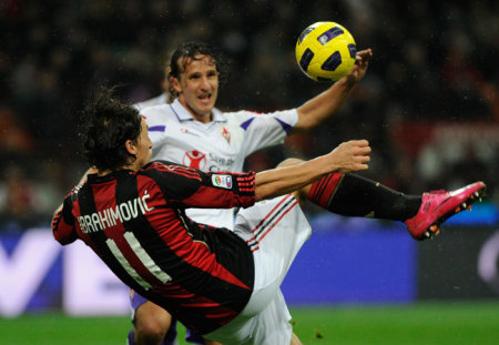 Ibrahimovic lő gólt a Fiorentina ellen a Milanban a Serie A-ban 2010 őszén