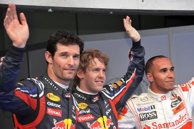 Mark webber, Sebastian Vettel és Lewis Hamilton a Formula-1-es Maláj Nagydíj időmérő edzésének első három helyzettje.