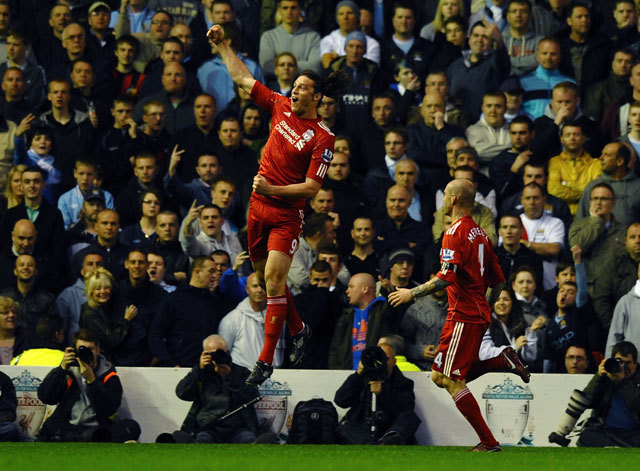 Andy Caroll, a Liverpool focistájának gólöröme a Manchester City elleni Premier League-meccsen.