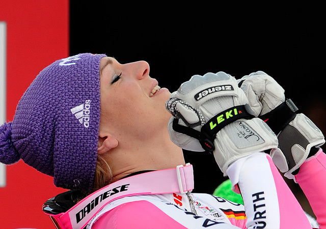 Maria Höfl-Riesch ünnepli győzelmét a kombinációban az alpesi sí-világbajnokságon 2013-ban.