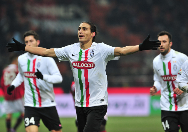 Martín Cáceres örül a góljának a Milan-Juventus mérkőzésen 2012-ben az Olasz Kupában.