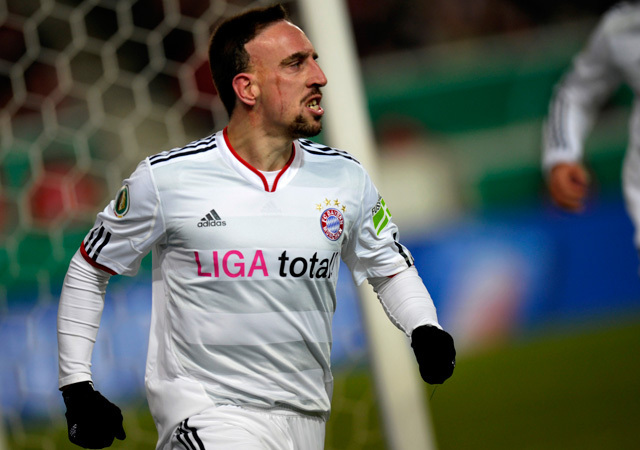 Franck Ribéry örül a góljának a Stuttgart-Bayern München mérkőzésen a Német Kupában 2012-ben.