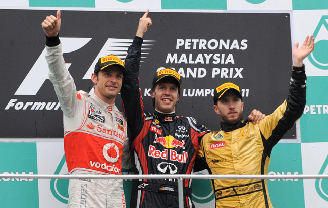 Jenson Button, Sebastian Vettel és Nick Heidfeld a Maláj Nagydíj dobogóján.