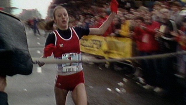 Grete Waitz az 1984-es London Maraton célbaérkezésekor