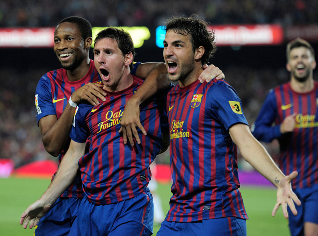 Lionel Messi és Cesc Fabregas ünnepli előbbi gólját a Barcelona-Real Madrid (3-2) Spanyol Szuperkupa-döntő visszavágóján - Fotó: AFP