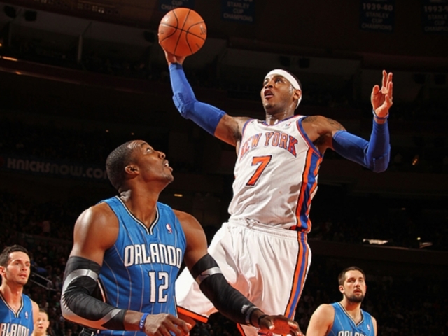 Carmelo Anthony dob kosárra a New York Knicks és az Orlando Magic mérkőzésén az NBA-ben 2012-ben.