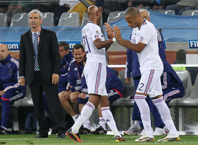 Domenech, Anelka és Henry, az Uruguay elleni csoportmeccsen