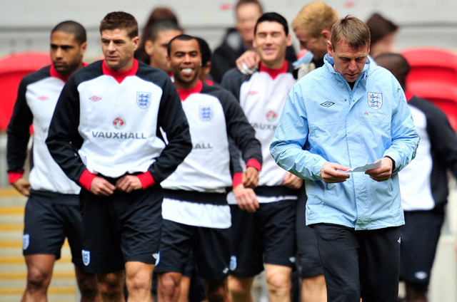 Az angol labdarúgó-válogatott szerdán a hollandokkal csap össze barátságos mérkőzésen a londoni Wembley Stadionban.