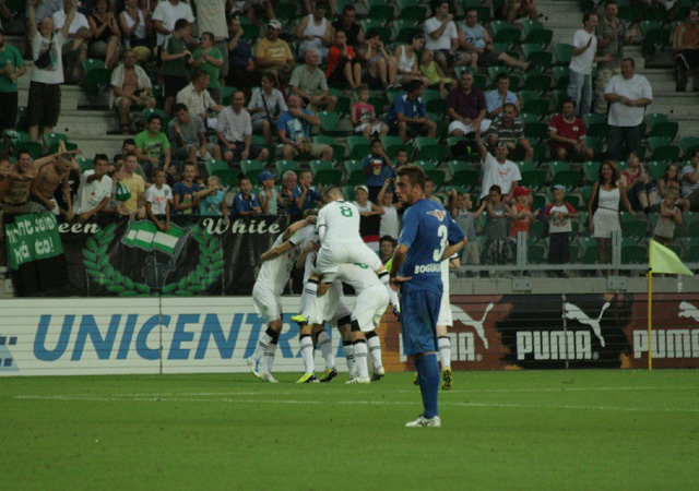 A Győri ETO játékosai örülnek góljuknak a Zalaegerszeg elleni mérkőzésen az NB I-ben 2011-ben.