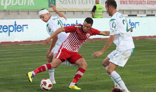 Tisza Tibor cselez a Diósgyőr-Kaposvár mérkőzésen a labdarúgó NB I-ben 2011-ben.