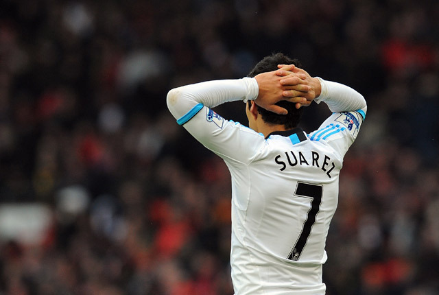 A Liverpool uruguayi csatára a szombati, Manchester United elleni bajnoki rangadón nem fogott kezet Patrice Evrával.