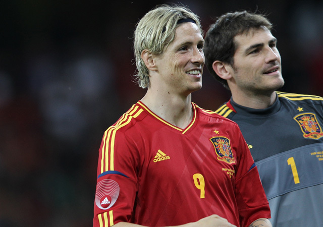 Fernando Torres és Iker Casillas a spanyol labdarúgó-válogatott felkészülési mérkőzésén Dél-Korea ellen 2012-ben.