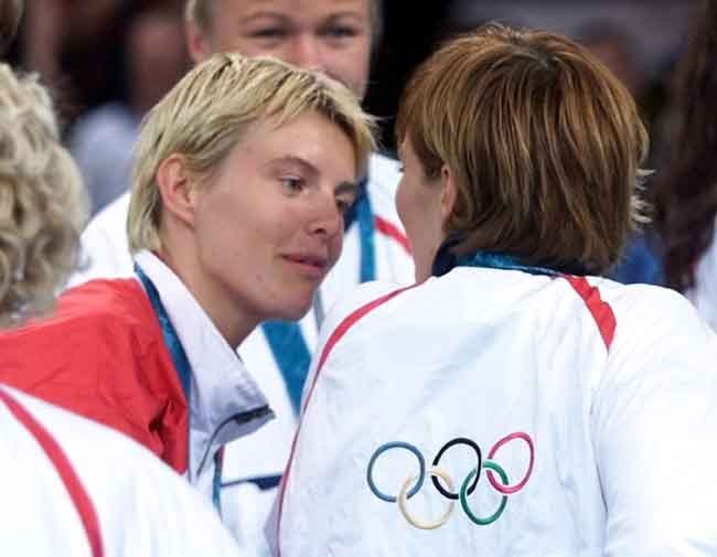 A dán Camilla Andersen és a norvég Mia Hundvin kézilabdázók a 2000-es sydney olimpián