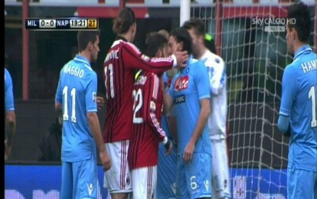 Ibra a Napoli játékosát, Salvatore Aronicát vágta pofon, amiért három meccsre meszelték el, az ítéleten nem enyhítettek.