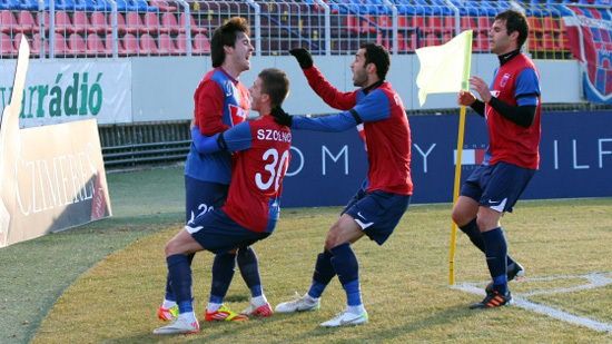 A Videoton játékosai örülnek Walter Lee góljának a Győri ETO elleni Magyar Kupa-mérkőzésen 2012-ben.