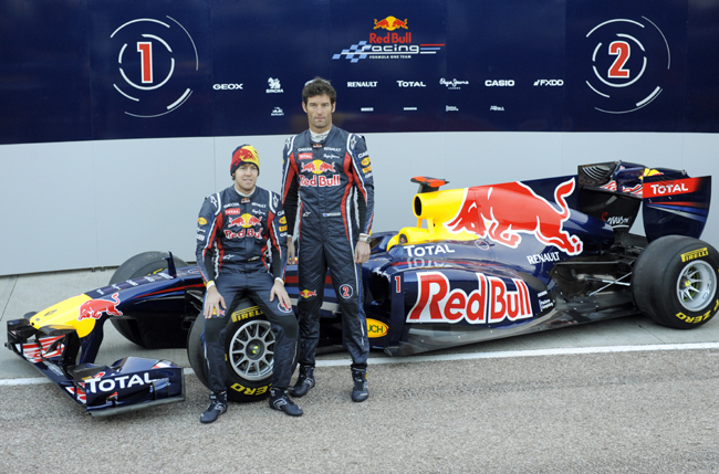 A Red Bull és pilótái az új 2011-es új modellel.