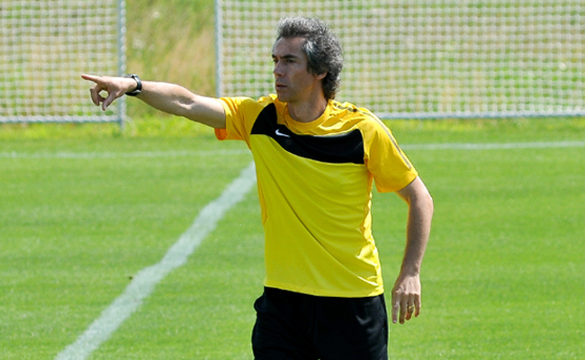 Paolo Sousa edzést vezényel