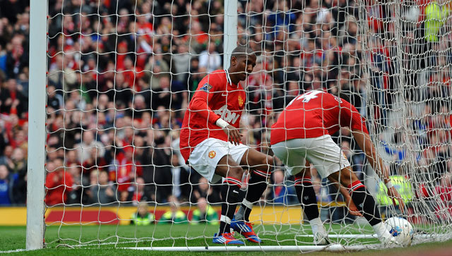 A Manchester United 2-0-ra diadalmaskodott az Old Traffordon a Swansea City felett az angol labdarúgó bajnokság 37., utolsó előtti fordulójában.