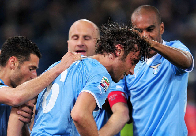 A Lazio otthon tartotta a három pontot a Napolival szemben szombaton az olasz labdarúgó-bajnokság 31. fordulójának rangadóján.