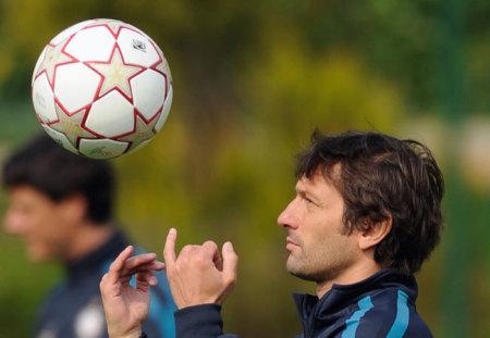 Leonardo az Inter edzésén a Schalke elleni BL-mérkőzés előtt 2011 áprilisában