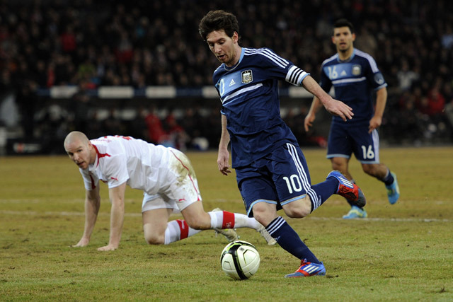 Messi először triplázott a válogatottban