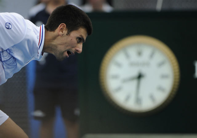 A címvédő, világelső szerb Novak Djokovics két szettben vereséget szenvedett Janko Tipszarevicstől a negyeddöntőben.