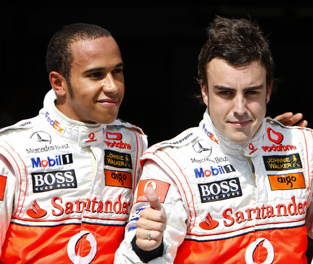 Hamilton és Alonso a 2007-es Magyar Nagydíj eredményhirdetésén