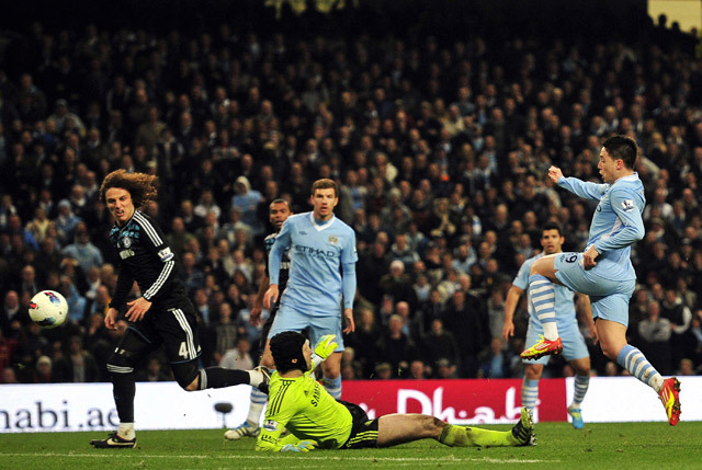 A Manchester City 0-1-ről fordítva 2-1-ert. Carlos Tévez visszatért, a győztes találat előtt előtt ő adta a gólpasszt.