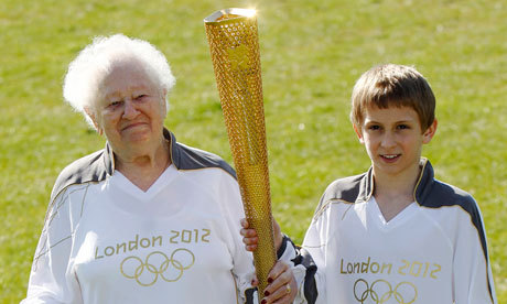 Száz és tizenkét éves futója is lesz a londoni olimpia előtti fáklyaváltónak - Fotó:Luke MacGregor - Reuters