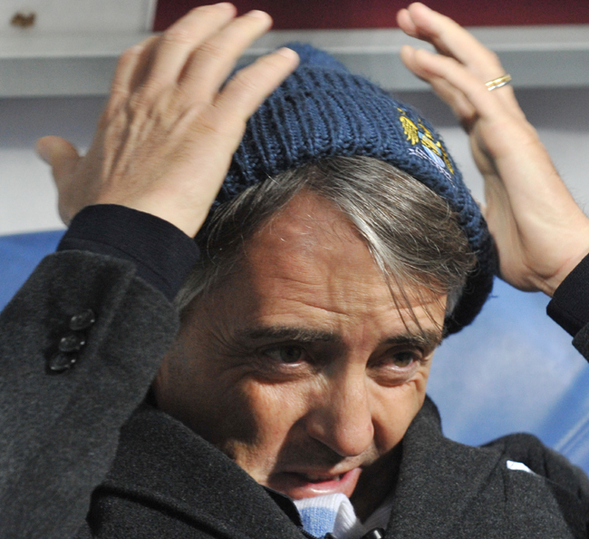Roberto Mancini sapkában - Fotó: AFP