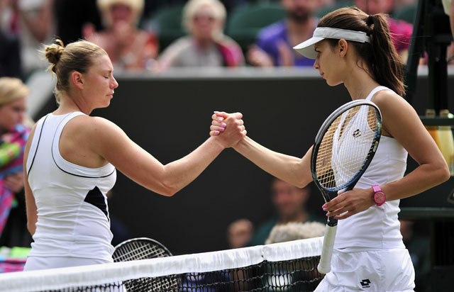 Zvonarjovát (balra) Pironkova állította meg a harmadik fordulóban Wimbledonban