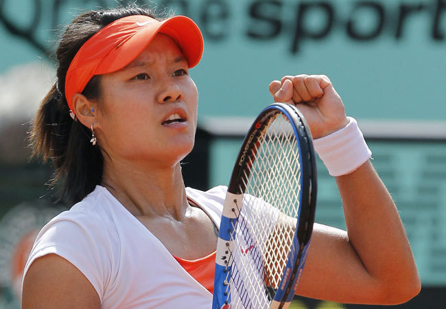 Li Na örül egy pontnak a Francesca Schiavone elleni Roland Garros-döntőben 2011 júniusában