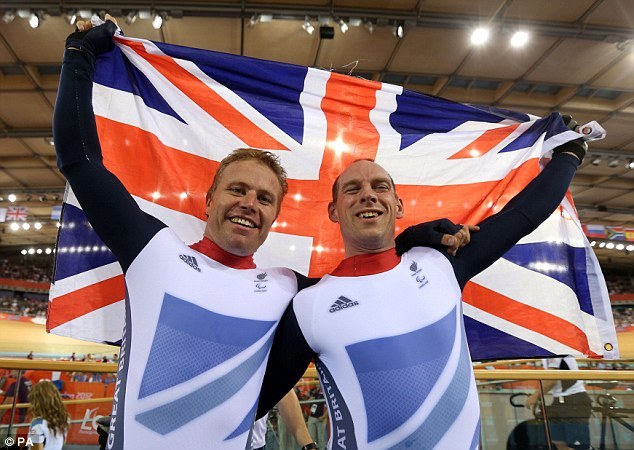 Craig Maclean (balra) győzelemre vezette látássérült társát a londoni paralimpián - Fotó: dailymail.co.uk