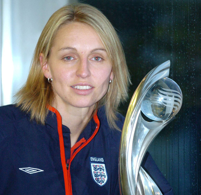Fay White, brit női labdarúgó