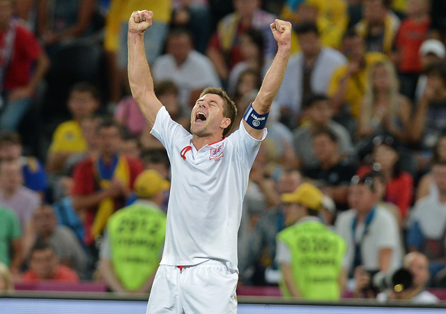 Steven Gerrard örül a győzelemnek az Ukrajna-Anglia mérkőzés után az Európa-bajnokságon 2012-ben.