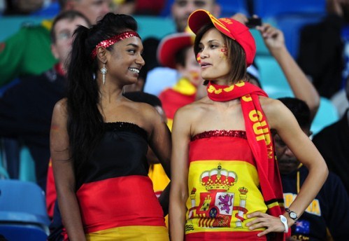 A döntőre legesélyesebb németek és spanyolok a szurkolóikra is büszkék lehetnek