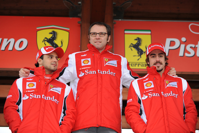 Stefano Domenicali, a Ferrari cspatfőnöke, Felipe Massa és Fernanado Alonso pilóták társaságában.