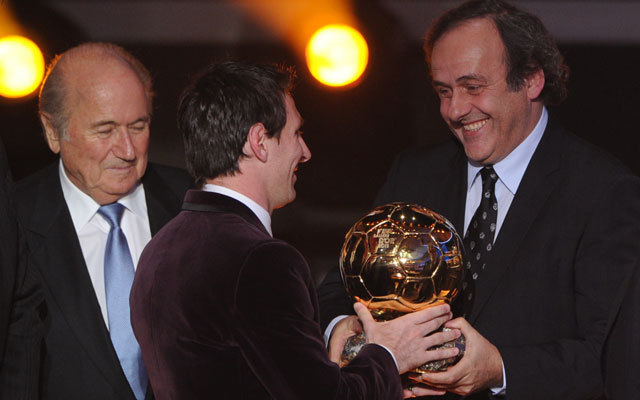 Platini hétfő este harmadjára adta át az Aranylabdát Messinek 