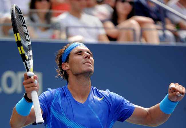 Rafael Nadal ünnepli a győzelmét a David Nalbandian elleni mérkőzése végén a US Openen 2011 szeptemberében