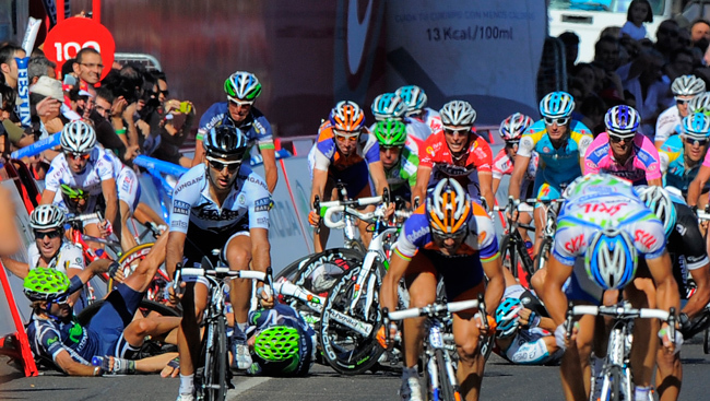 A Vuelta a Espana 7. szakaszának befutóján óriási bukás történt