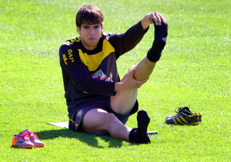 Kaká melegít a brazil válogatott edzésén a 2010-es világbajnokság előtt