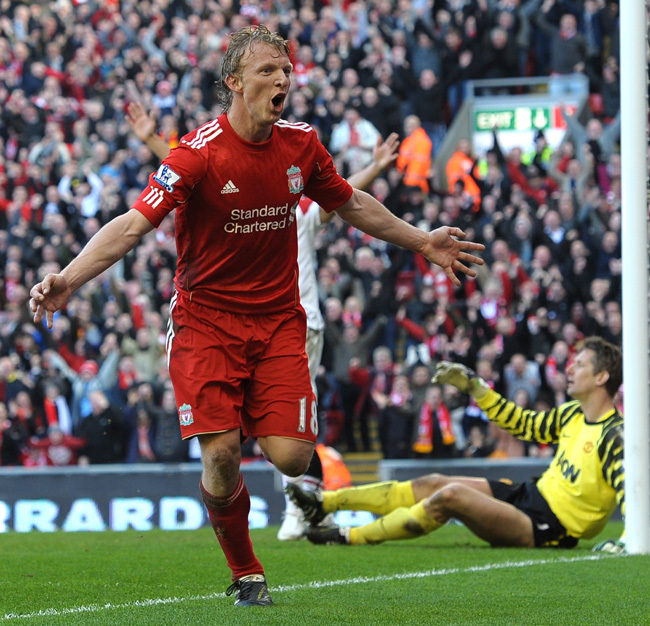 Dirk Kuyt gólöröme a Liverpool-Manchester United angol bajnoki rangadón.