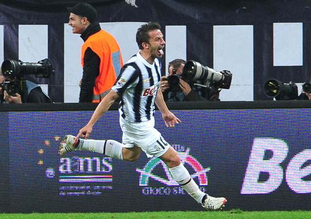 Alessandro Del Piero örül a góljának a Juventus és az Inter mérkőzésén 2012-ben.