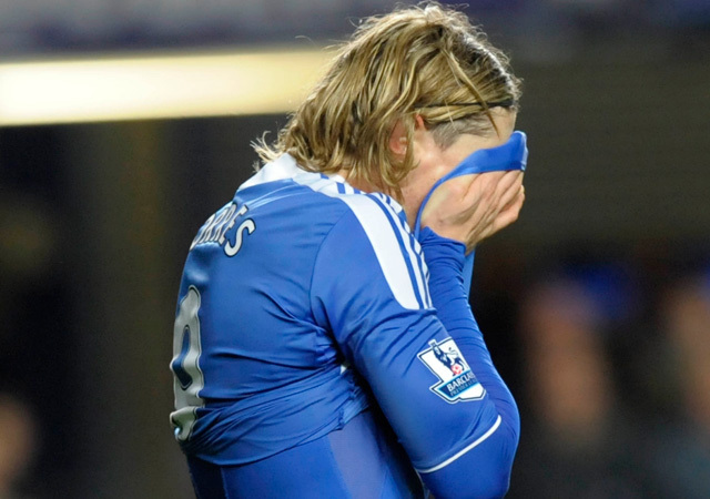 Fernando Torres a Chelsea egyik Premier League-mérkőzésén szomorúan reagál 2011-ben.