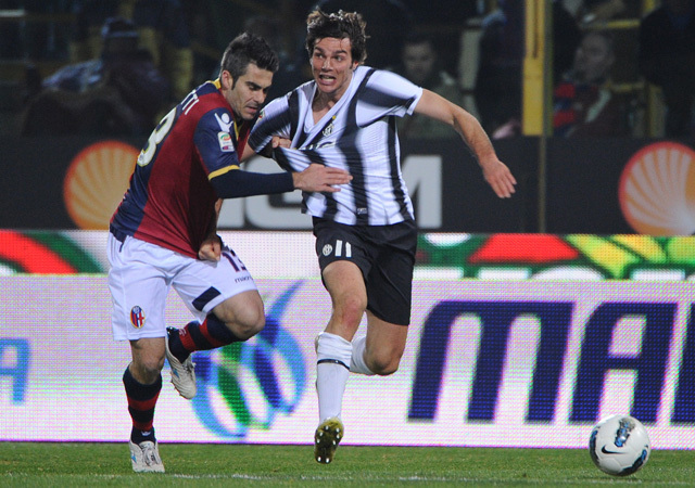 A Bologna és a Juventus játékosai küzdenek a két csapat Serie A-mérkőzésén 2012-ben.