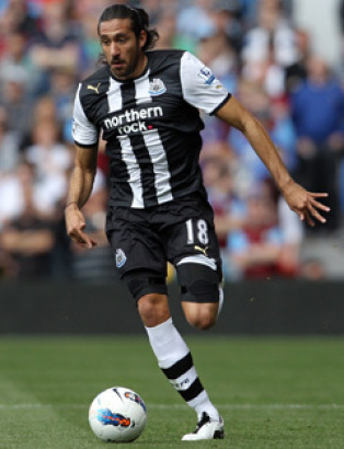 Jonas Gutierrez, a Newcastle argentin szélsője vezeti a labdát a csapat egyik Premier League-mérkőzésén 2011 szeptemberében