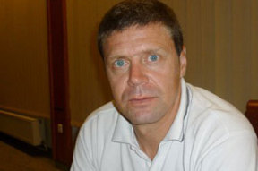 Selymes Tibor, korábbi román válogatott labdarúgó.