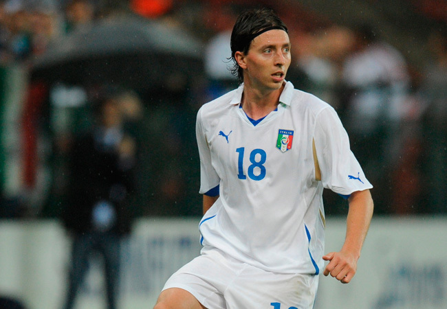 Riccardo Montolivo kezeli le a labdát az Olaszország-Írország válogatott labdarúgó mékőzésen 2011 júniusában