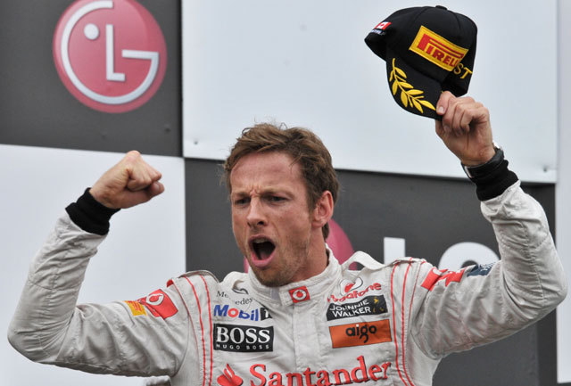 Jenson Button a 2012-es idényben is a Mclaren-Mercedes csapatát fogja erősíteni.